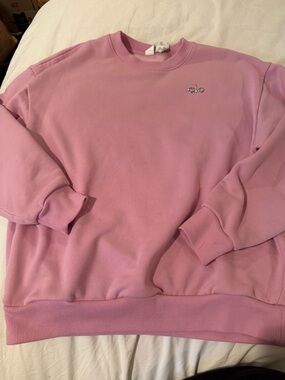 ALO Yoga Accolade Crewneck Pullover in Candy Heart Pink XS